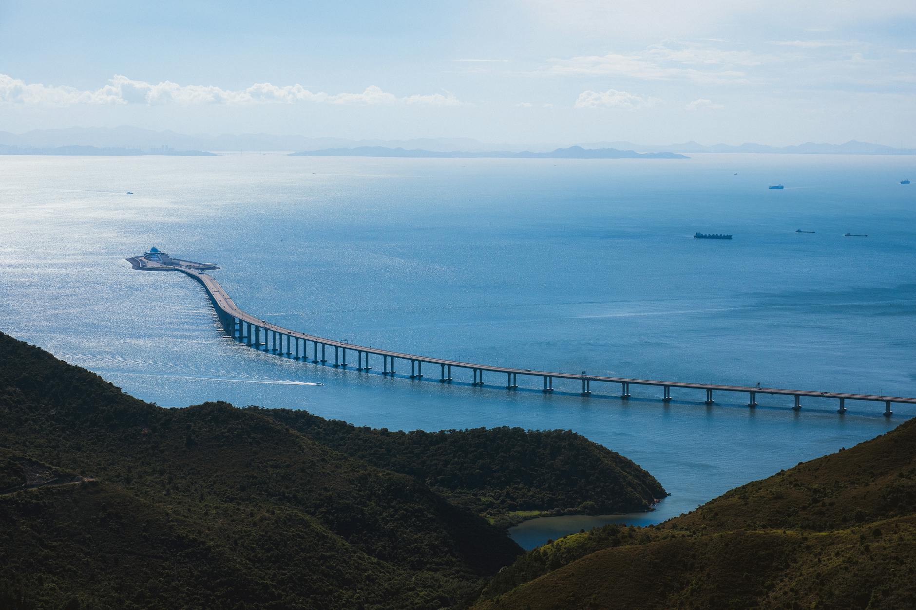 Most Hongkong-Zhuhai-Macau z lotu ptaka nad spokojnym morzem